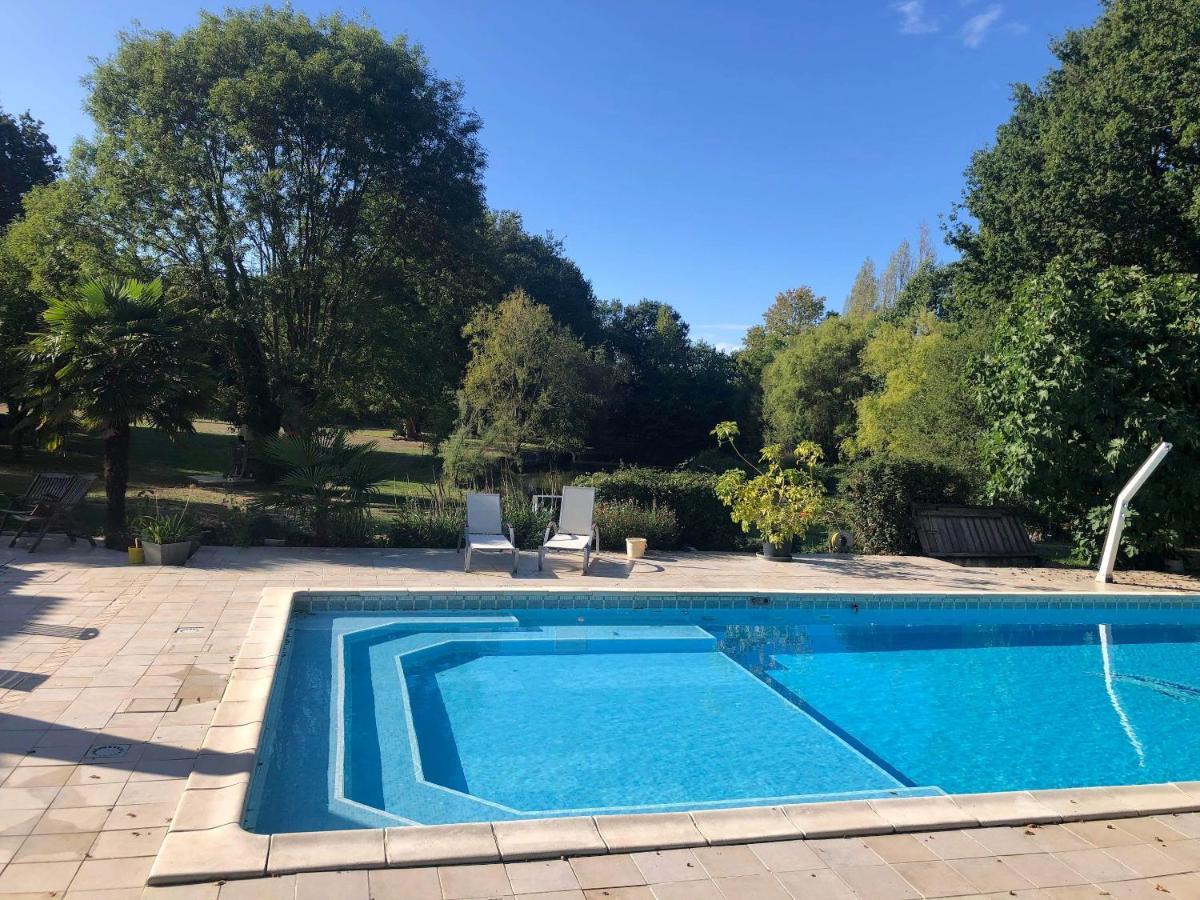 Maison Charmante Avec Piscine Privee A Saint-Georges-De-Pointindouxc Exterior foto